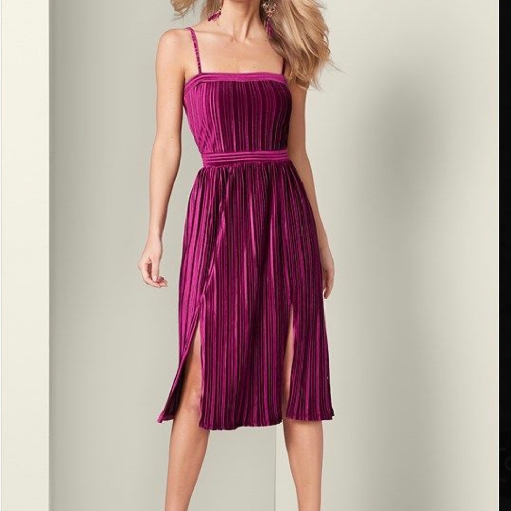 Venus burgundy velvet dress